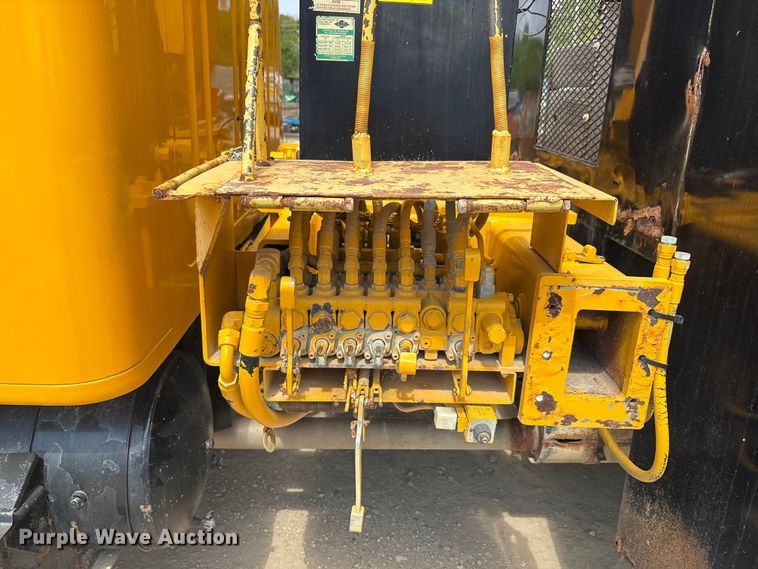 image for item EA7533 1998 International 4700 crane truck