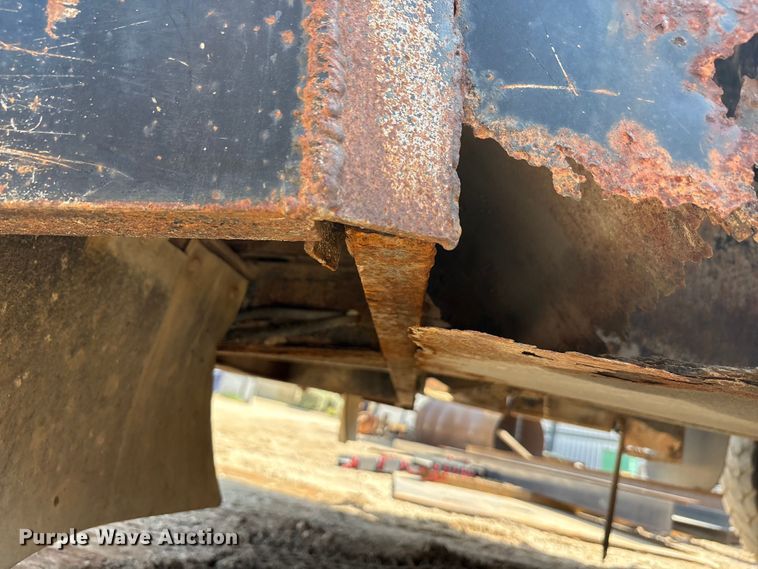 image for item EA7533 1998 International 4700 crane truck