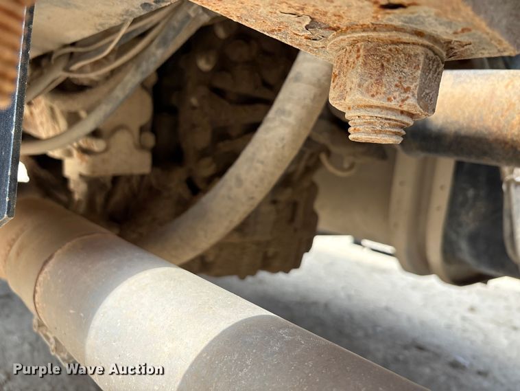 image for item EA7533 1998 International 4700 crane truck