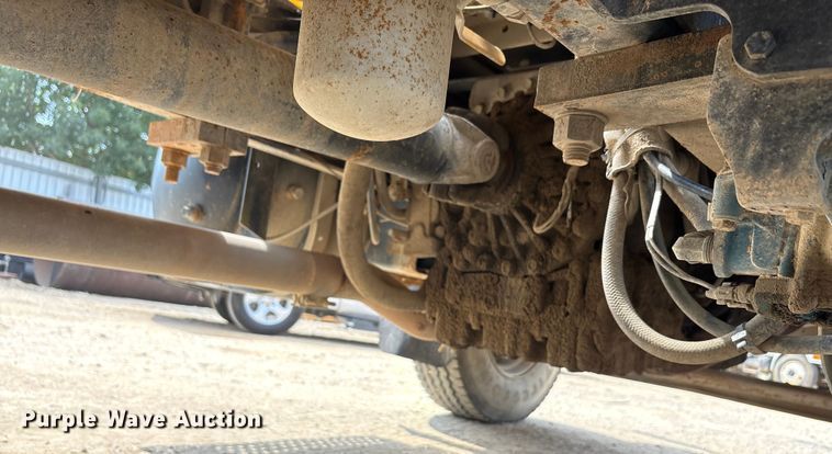 image for item EA7533 1998 International 4700 crane truck