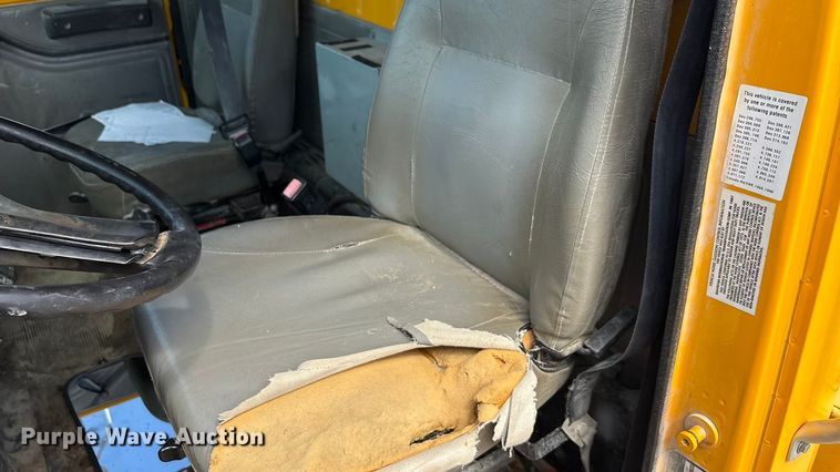 image for item EA7533 1998 International 4700 crane truck