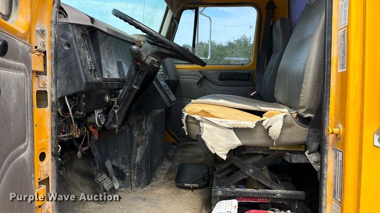 image for item EA7533 1998 International 4700 crane truck