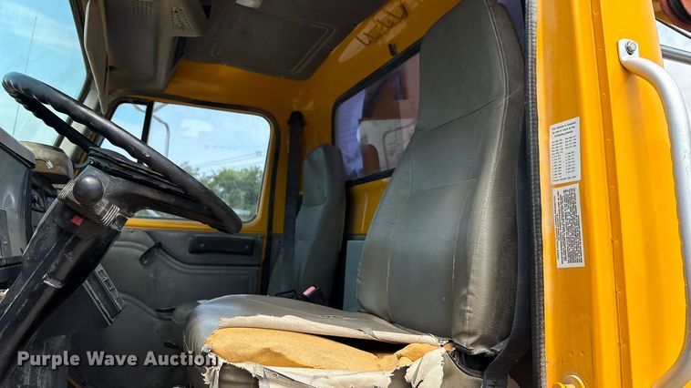 image for item EA7533 1998 International 4700 crane truck