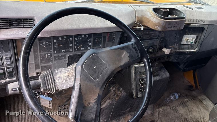 image for item EA7533 1998 International 4700 crane truck