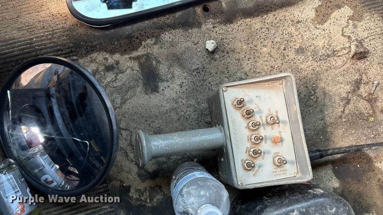 image for item EA7533 1998 International 4700 crane truck