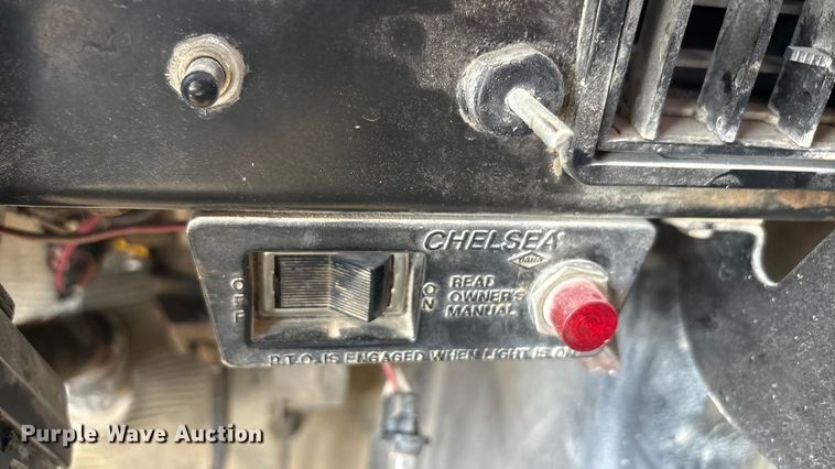 image for item EA7533 1998 International 4700 crane truck