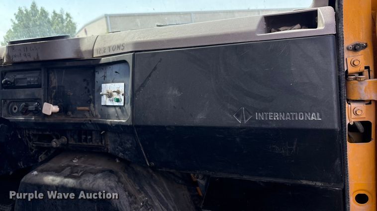 image for item EA7533 1998 International 4700 crane truck