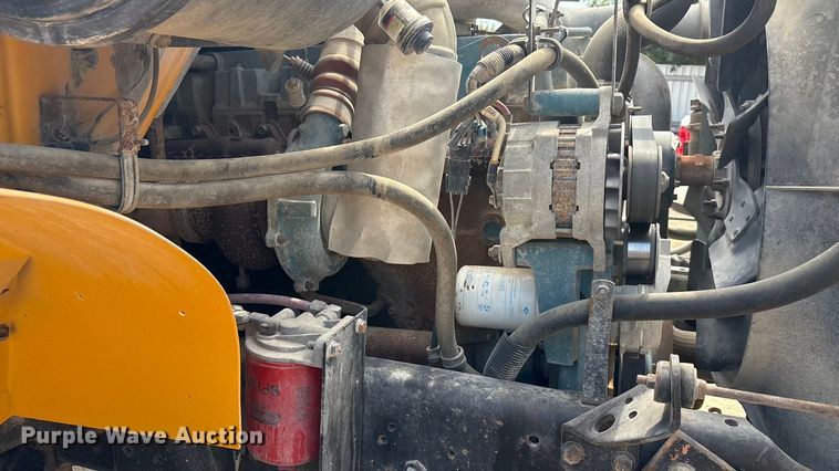 image for item EA7533 1998 International 4700 crane truck