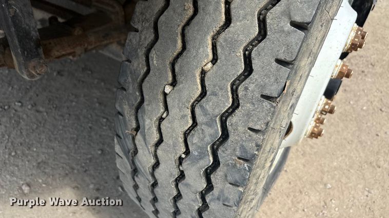 image for item EA7533 1998 International 4700 crane truck