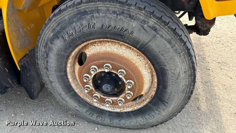 image for item EA7533 1998 International 4700 crane truck