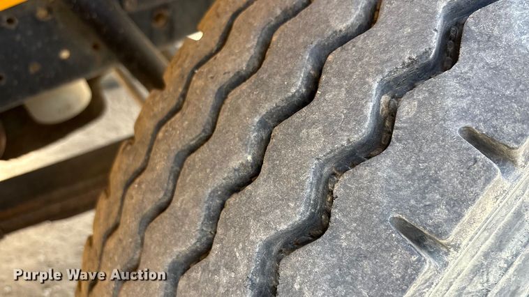 image for item EA7533 1998 International 4700 crane truck