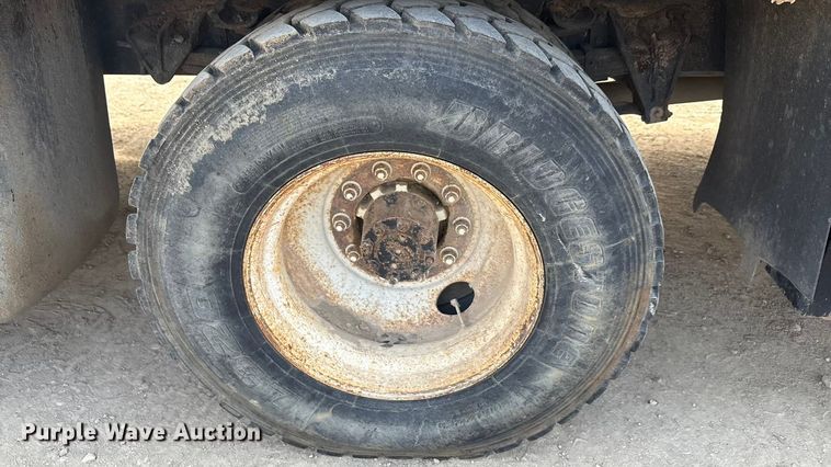 image for item EA7533 1998 International 4700 crane truck