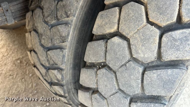 image for item EA7533 1998 International 4700 crane truck