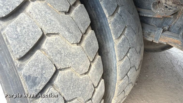 image for item EA7533 1998 International 4700 crane truck