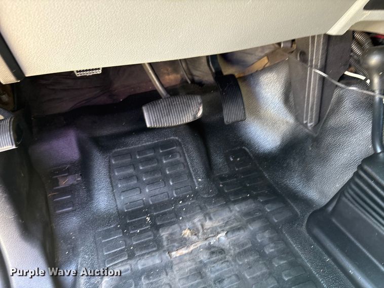 image for item EA7539 2012 Ford F350 Super Duty SuperCab utility bed pickup truck