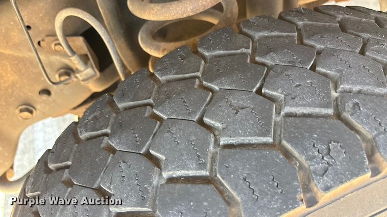 image for item EA7539 2012 Ford F350 Super Duty SuperCab utility bed pickup truck