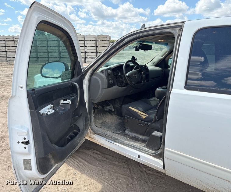 image for item EA7541 2013 GMC Sierra Ext. Cab pickup truck