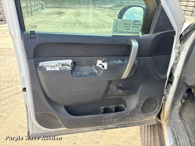 image for item EA7541 2013 GMC Sierra Ext. Cab pickup truck