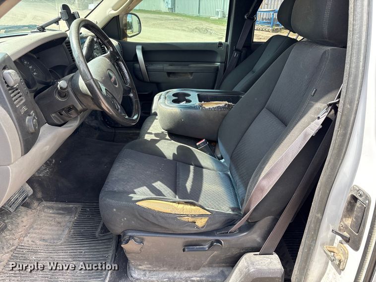 image for item EA7541 2013 GMC Sierra Ext. Cab pickup truck