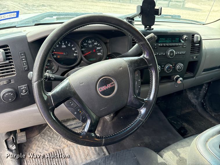 image for item EA7541 2013 GMC Sierra Ext. Cab pickup truck