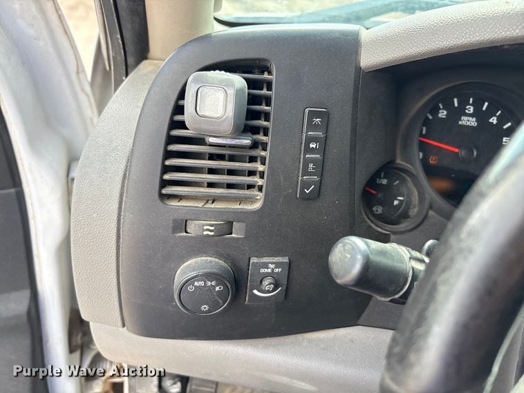 image for item EA7541 2013 GMC Sierra Ext. Cab pickup truck