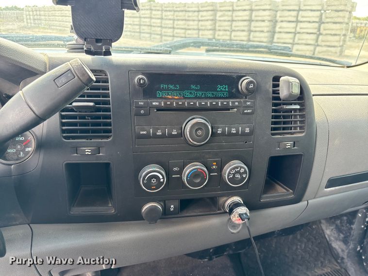 image for item EA7541 2013 GMC Sierra Ext. Cab pickup truck