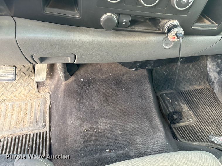 image for item EA7541 2013 GMC Sierra Ext. Cab pickup truck