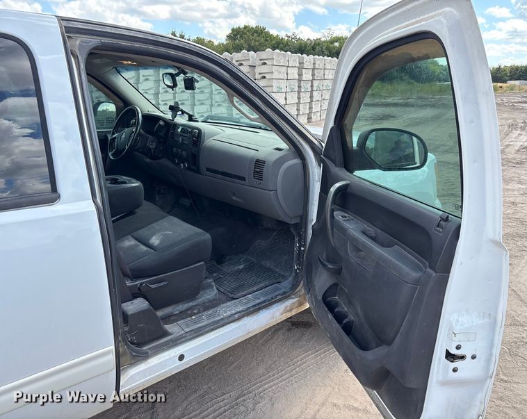 image for item EA7541 2013 GMC Sierra Ext. Cab pickup truck