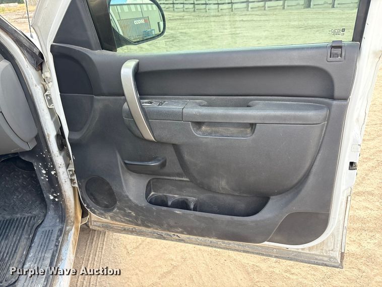 image for item EA7541 2013 GMC Sierra Ext. Cab pickup truck