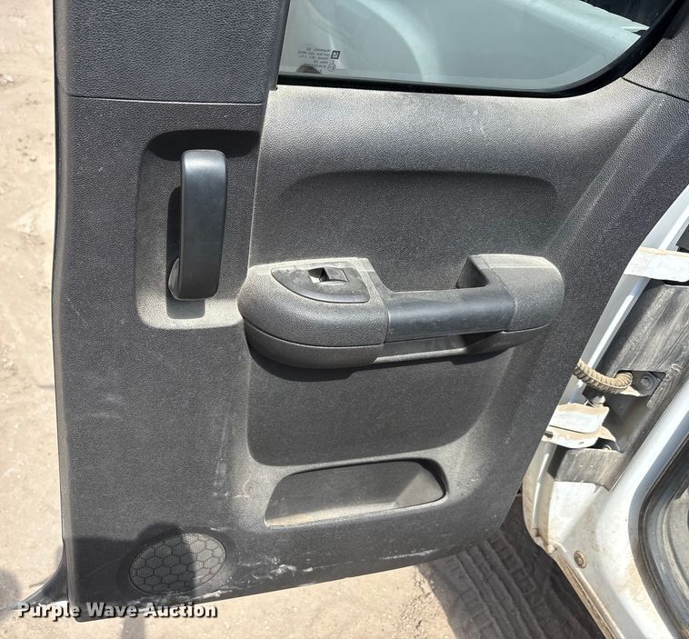 image for item EA7541 2013 GMC Sierra Ext. Cab pickup truck