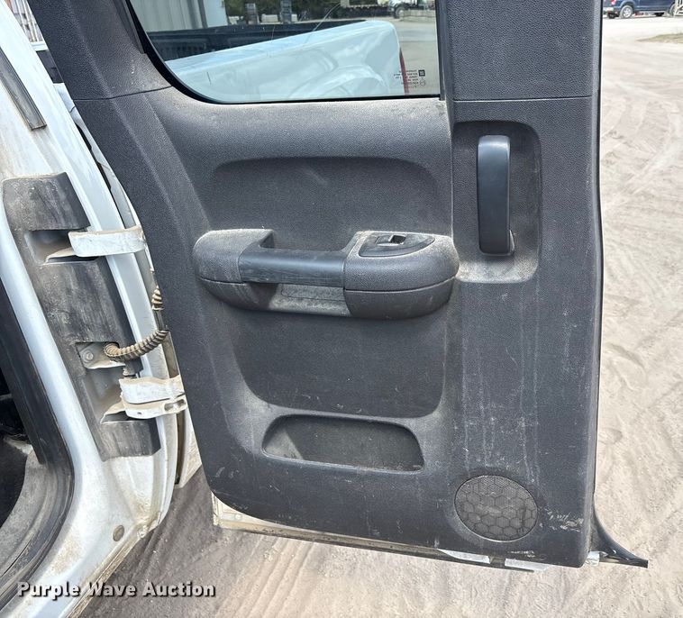 image for item EA7541 2013 GMC Sierra Ext. Cab pickup truck