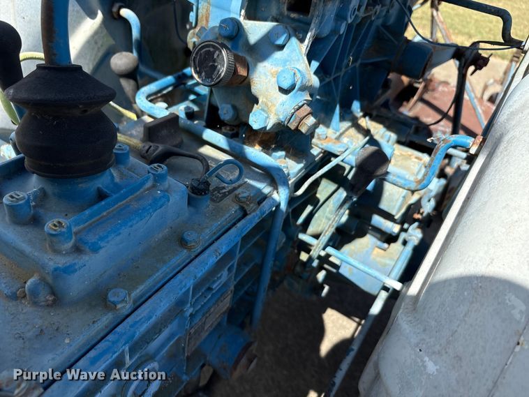 image for item EA7549 Ford F1100 MFWD tractor