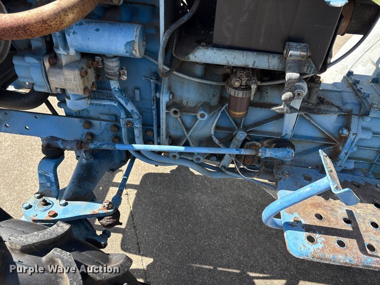 image for item EA7549 Ford F1100 MFWD tractor