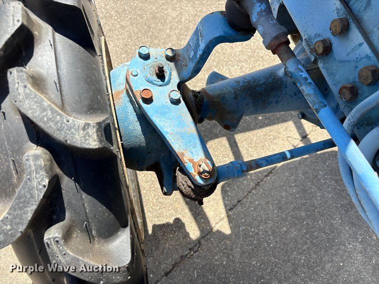 image for item EA7549 Ford F1100 MFWD tractor