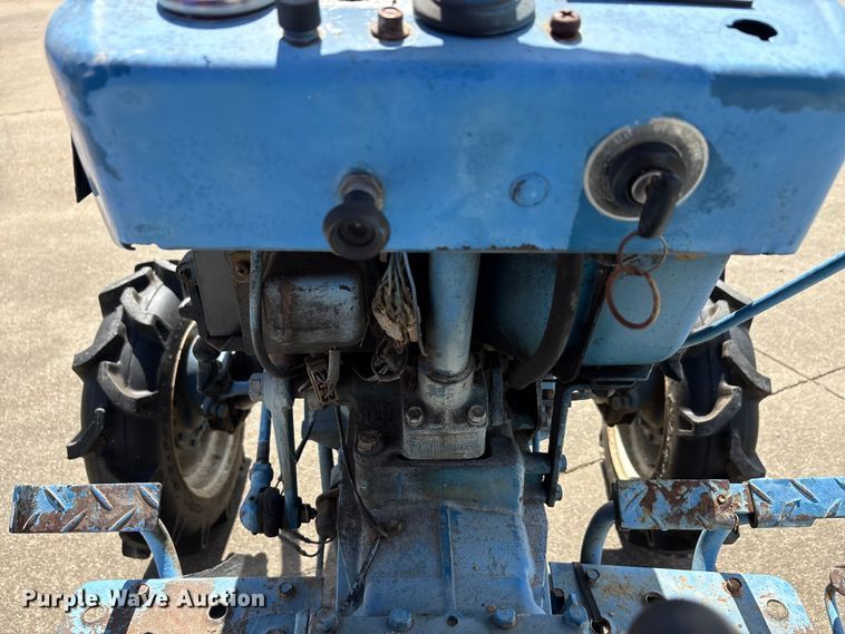 image for item EA7549 Ford F1100 MFWD tractor