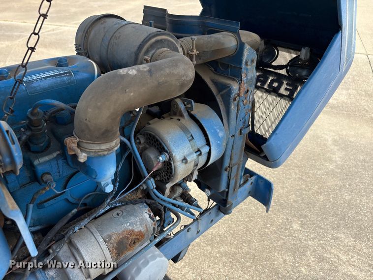 image for item EA7549 Ford F1100 MFWD tractor