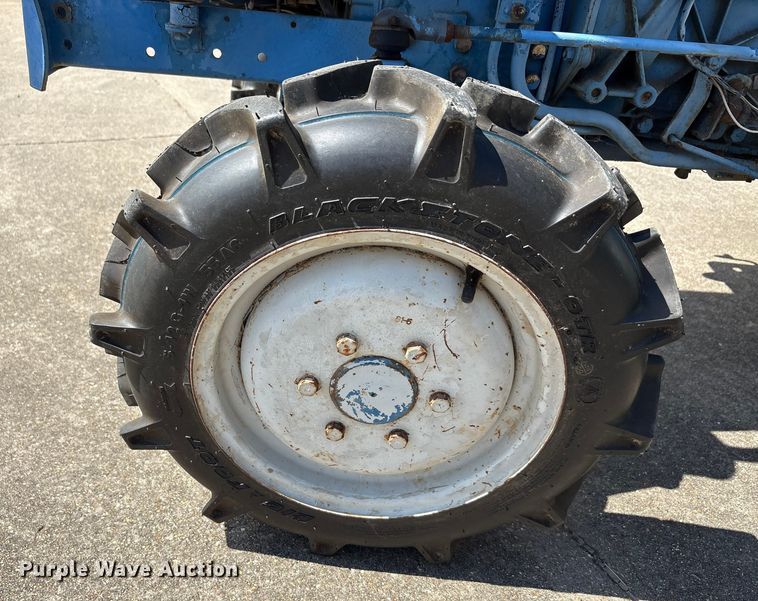 image for item EA7549 Ford F1100 MFWD tractor