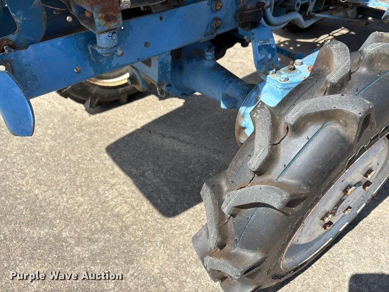 image for item EA7549 Ford F1100 MFWD tractor