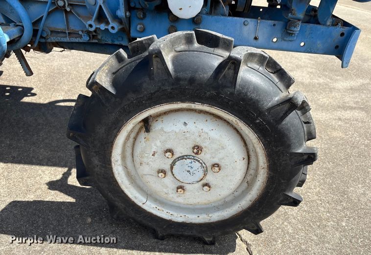 image for item EA7549 Ford F1100 MFWD tractor