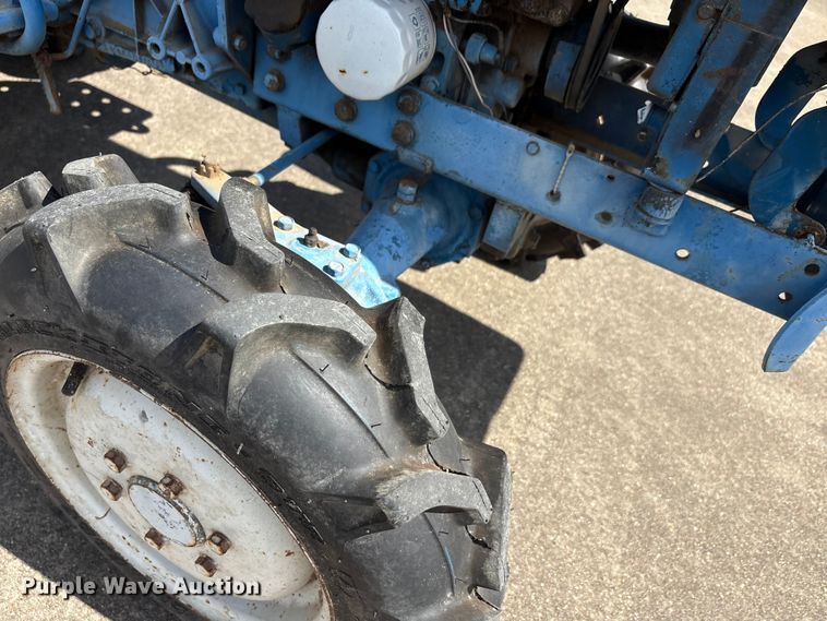 image for item EA7549 Ford F1100 MFWD tractor