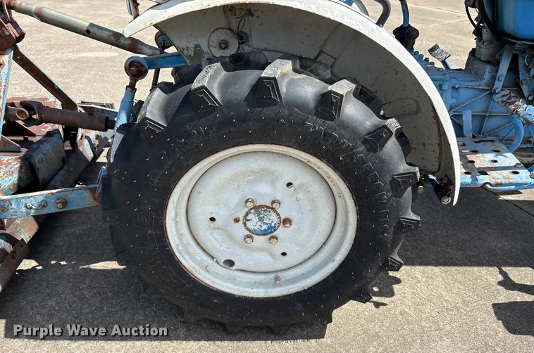 image for item EA7549 Ford F1100 MFWD tractor