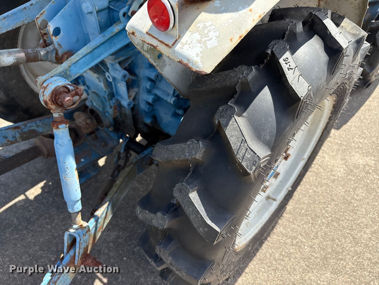 image for item EA7549 Ford F1100 MFWD tractor