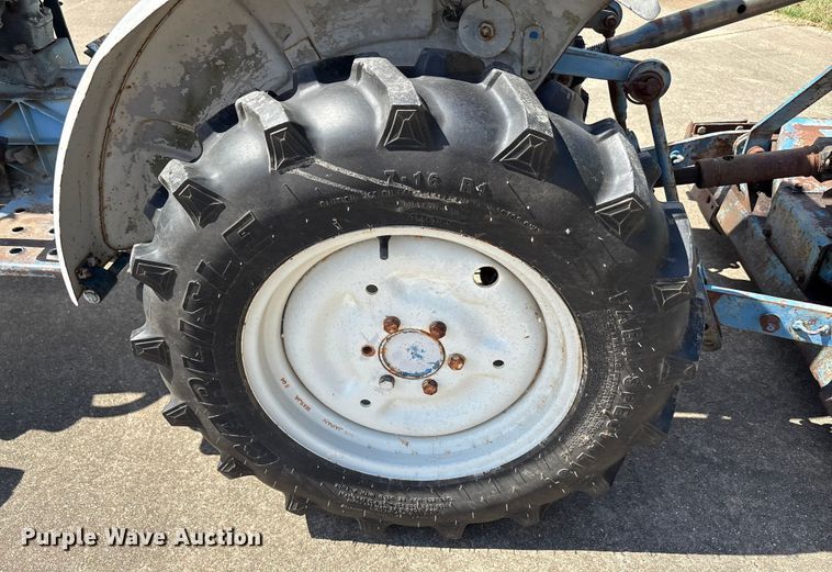 image for item EA7549 Ford F1100 MFWD tractor