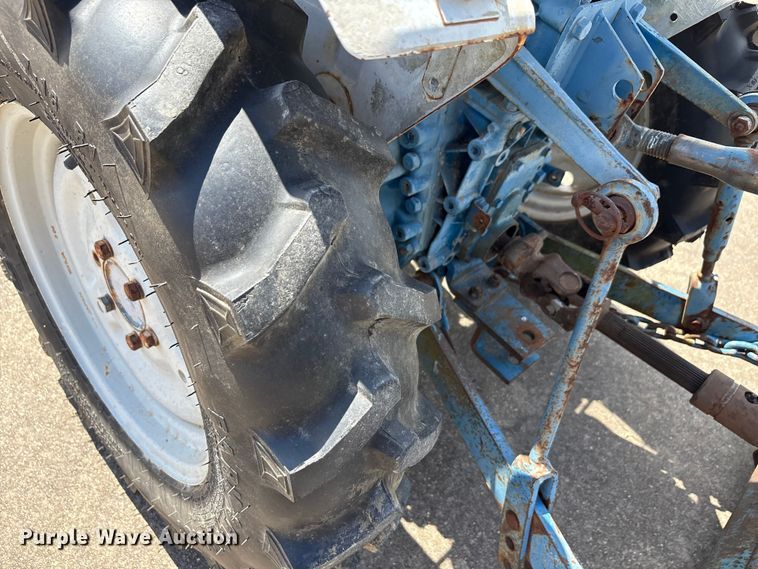 image for item EA7549 Ford F1100 MFWD tractor