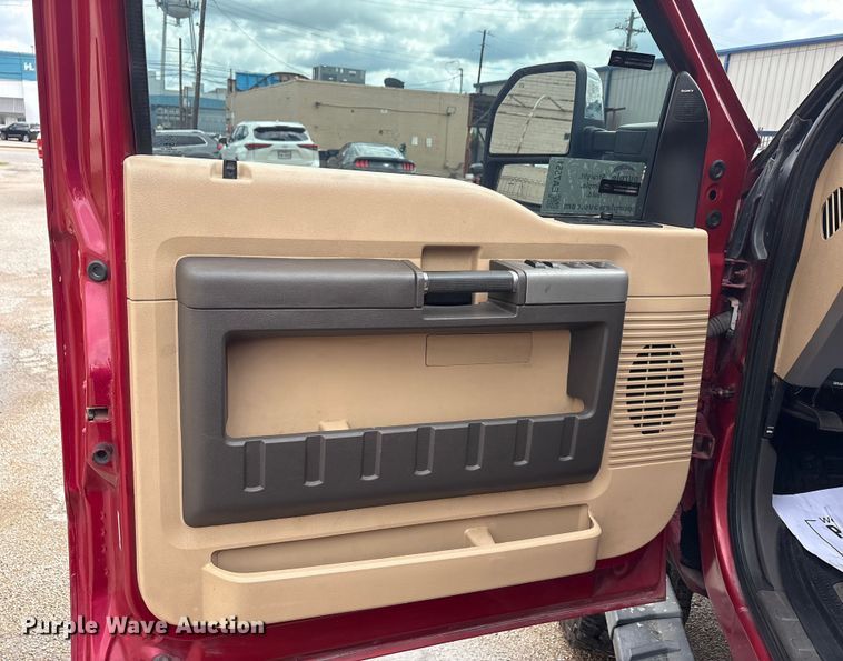 image for item EA7551 2016 Ford F250 Super Duty Crew Cab pickup truck