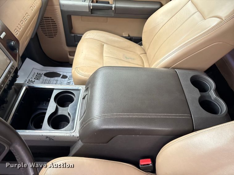 image for item EA7551 2016 Ford F250 Super Duty Crew Cab pickup truck