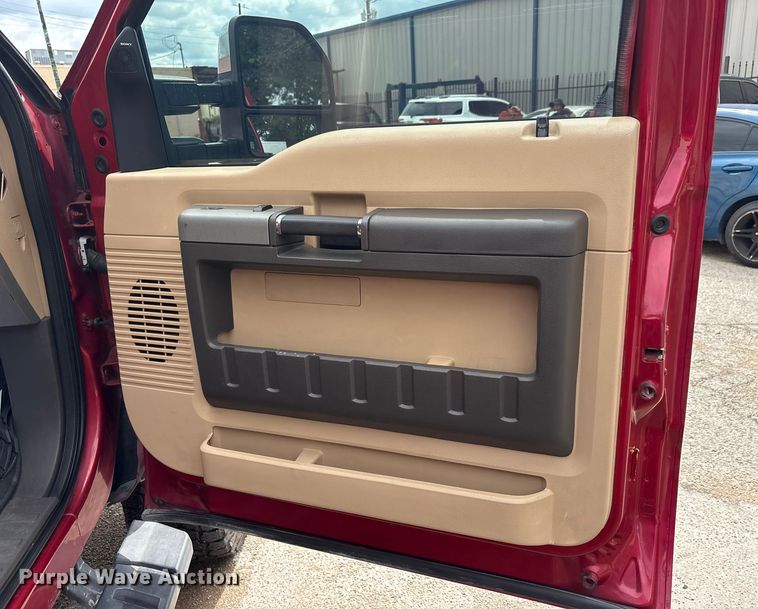 image for item EA7551 2016 Ford F250 Super Duty Crew Cab pickup truck