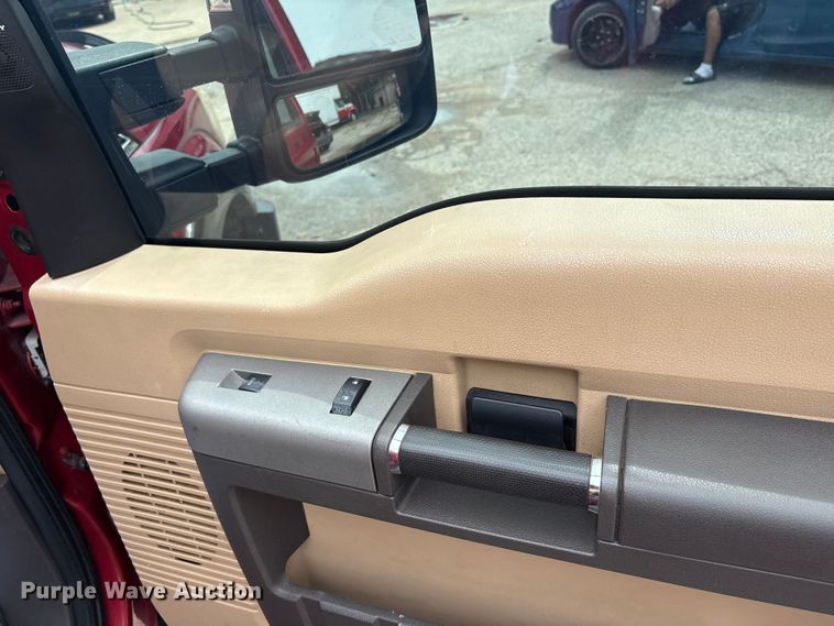 image for item EA7551 2016 Ford F250 Super Duty Crew Cab pickup truck