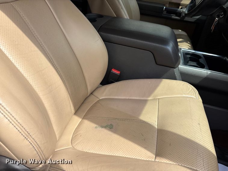 image for item EA7551 2016 Ford F250 Super Duty Crew Cab pickup truck