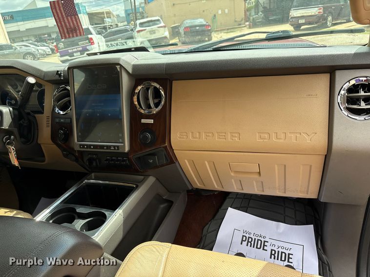 image for item EA7551 2016 Ford F250 Super Duty Crew Cab pickup truck